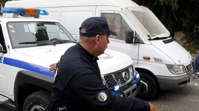 Un ancien candidat à la présidentielle et un général écroués