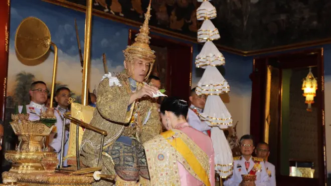 สถาปนาพระบรมราชินี