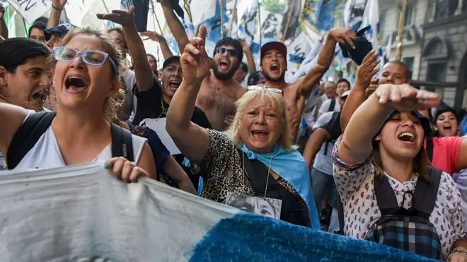 La protesta es una institución argentina. Va de la mano del fútbol y el choripán.
