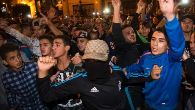 احتشد الآلاف في الشوارع الحسيمة لليوم الرابع على التوالي احتجاجا على مصرع