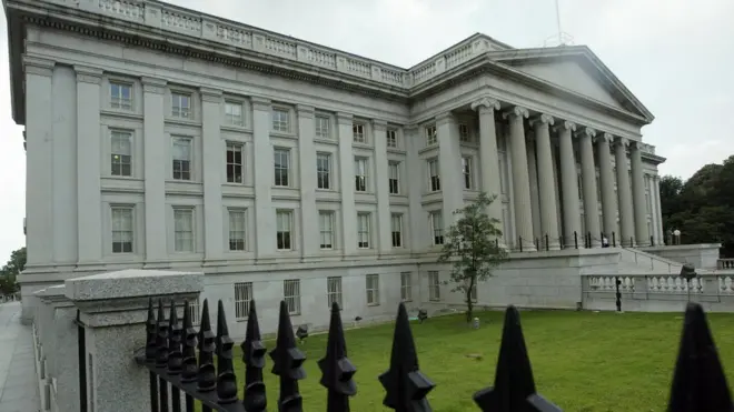 Министерство финансов США внесло в обновленный список семь человек, восемь компаний и два танкера