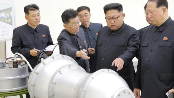 ผู้นำสูงสุดของเกาหลีเหนือตรวจสอบอุปกรณ์ที่อ้างว่าเป็นระเบิดไฮโดรเจน เมื่อเดือน ก.ย. ของปีที่แล้ว