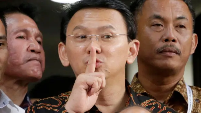 Basuki Tjahaja Purnama alias Ahok menjalani pemeriksaan selama sembilan jam di Mabes Polri.