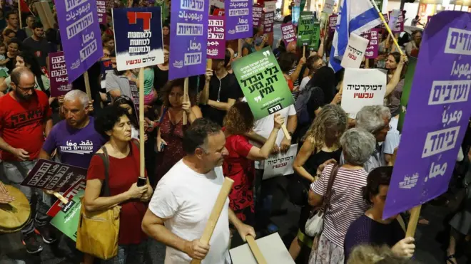 Gelombang protes menentang pengesahan RUU yang kontroversial berjalan selama berhari-hari di Israel.