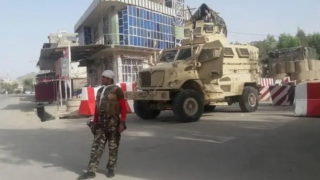 ورودی ساختمان ولایت فراه