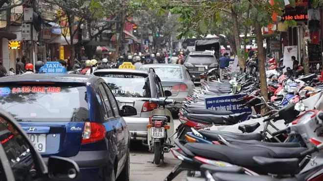 Một lượng lớn nhân viên các hãng taxi truyền thống phải nghỉ việc.