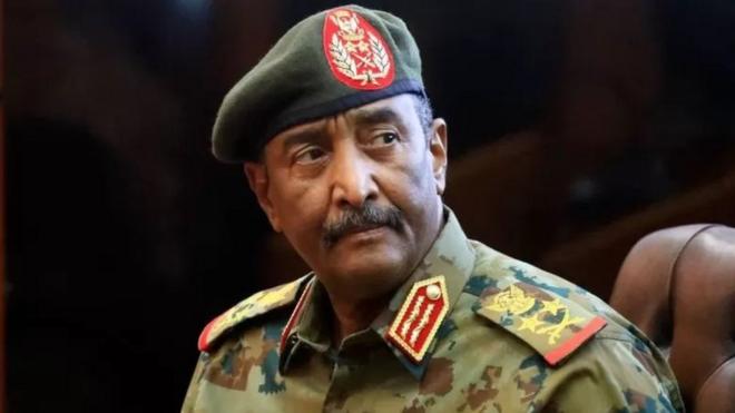عبد الفتاح البرهان بالزي العسكري