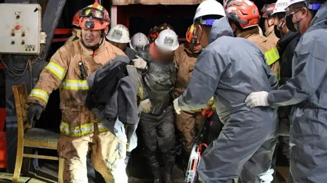 경북 봉화군 아연광산 매몰 사고로 고립됐던 광부 2명이 4일 구조됐다