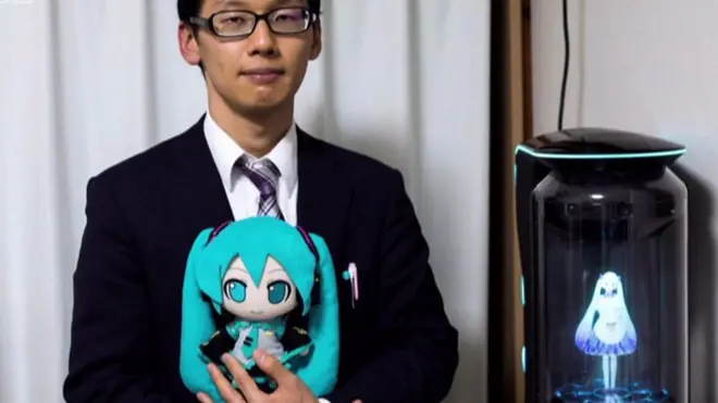 홀로그램과 결혼한 남성