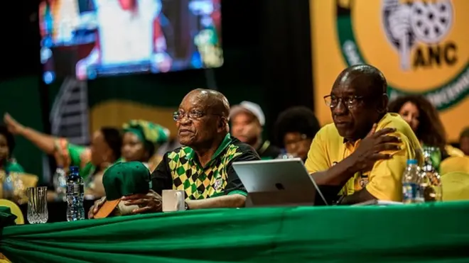 Affaibli par la crise économique et les accusations de corruption et les accusations de corruption qui visent Jacob Zuma, l'ANC a subi un sérieux revers aux élections locales de 2016 en cédant à l'opposition le contrôle de villes de premier plan comme Johannesburg et Pretoria.