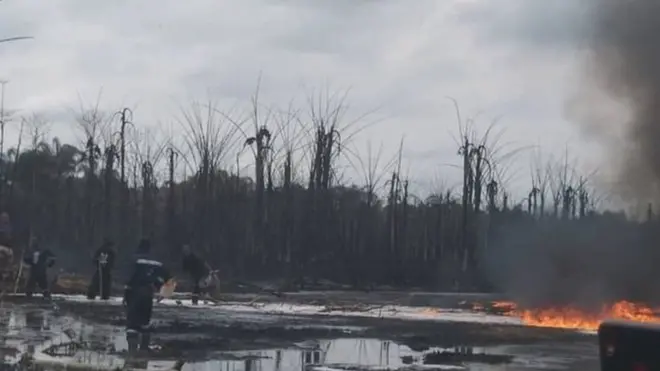 Fire for di pipeline as e dey burn