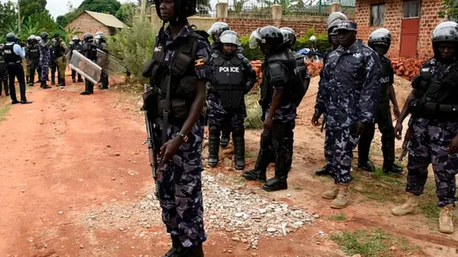 Les forces de police ougandaise lors d'une opération