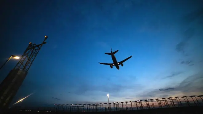 Посадка самолета в аеропорту Хитроу