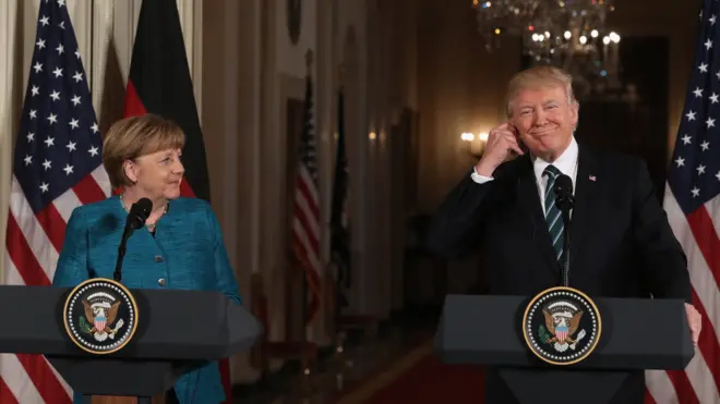 ทรัมป์ เปิดทำเนียบขาวรับการเยือนของแมร์เคิล ผู้นำเยอรมนี ซึ่งเป็นการพบปะกันครั้งแรกของผู้นำทั้งสองชาติ