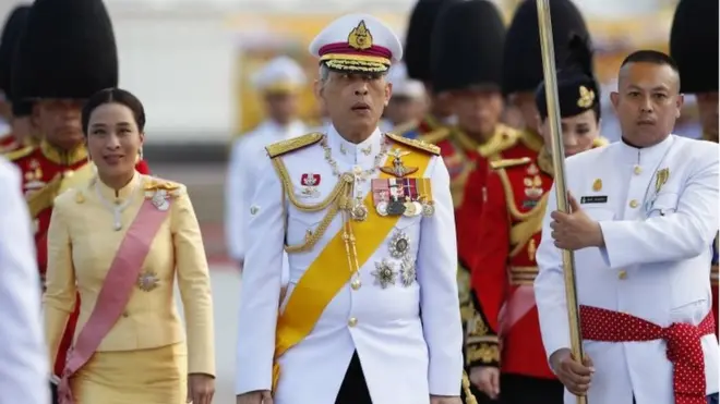 Thai King Maha Vajiralongkorn Bodindradebayavarangkun (C) and his daughter Princess Bajrakitiyabha (L) are accompanied by royal guards during a royal ceremony to mark Chakri Memorial Day at the King Rama I Monument in Bangkok, Thailand, 06 April 2019.