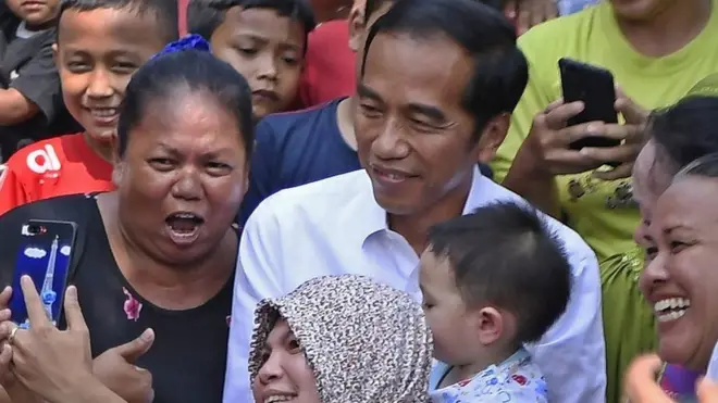 Menurut hasil rekapitulasi suara nasional yang dilakukan Komisi Pemilihan Umum (KPU), pasangan Jokowi-Ma'ruf unggul dengan perolehan suara 55,5%.