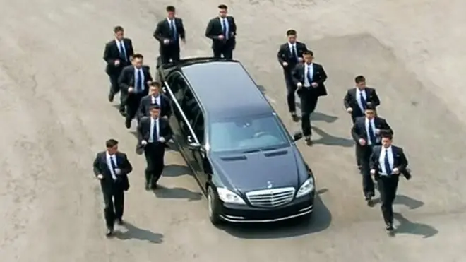 В Южной Корее машину Ким Чен Ына сопровождали 12 охранников