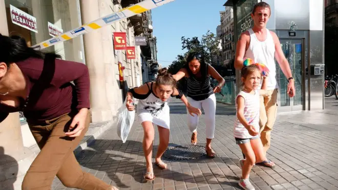 ผู้อยู่ใกล้เคียงจุดเกิดเหตุโจมตีในนครบาร์เซโลนา