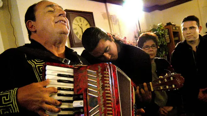 Carlos Mejía Godoy es el intérprete más conocido de "Son tus perjúmenes mujer".