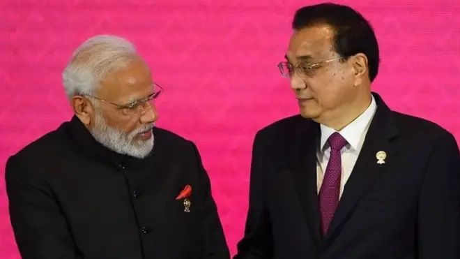 चीन के प्रधानमंत्री के साथ मोदी