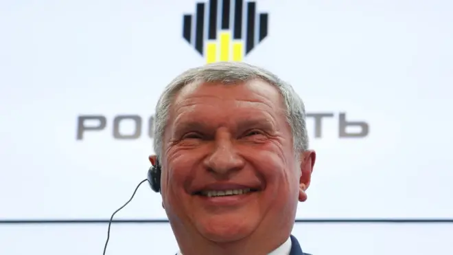 В преддверии заключения сделки руководству "Роснефти" пришлось поездить по загранкомандировкам, сообщают российские СМИ