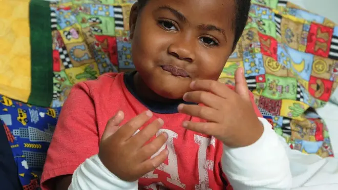 "Quiero decir 'muchas gracias' por ayudarme en este proceso complicado" dijo Zion Harvey.