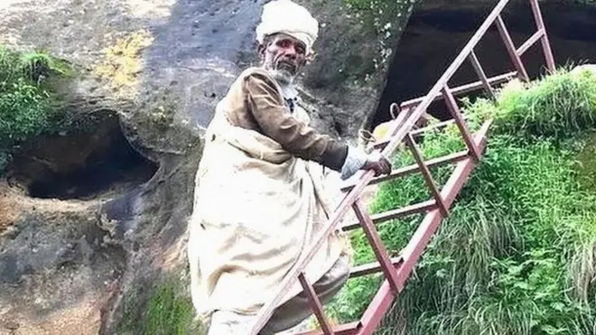 ወደ ቅዱስ ጊዮርጊስ ገዳም የሚያስወጣ መሰላል