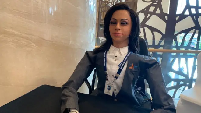 इसरो, महिला रोबोट 'व्योममित्र' को अंतरिक्ष की सैर कराएगा