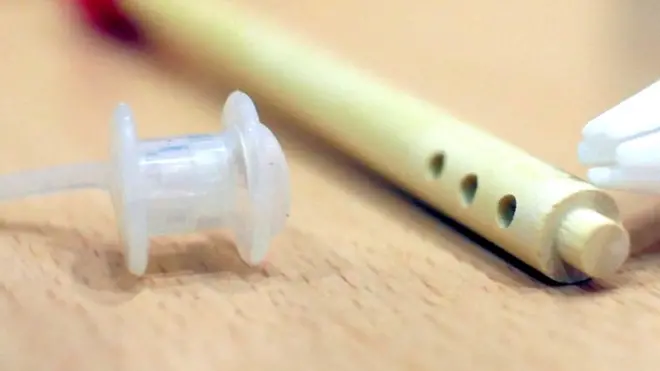 આ યંત્ર દર્દીના ગળામાં બેસાડવામાં આવે છે