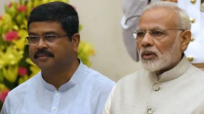 मोदी और धर्मेंद्र प्रधान