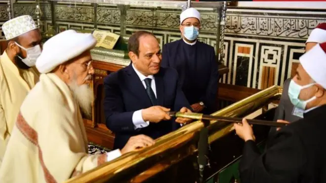 شارك السلطان مفضل سيف الدين، سلطان طائفة البهرة بالهند الرئيس السيسي في الاحتفال بافتتاح مسجد الحسين