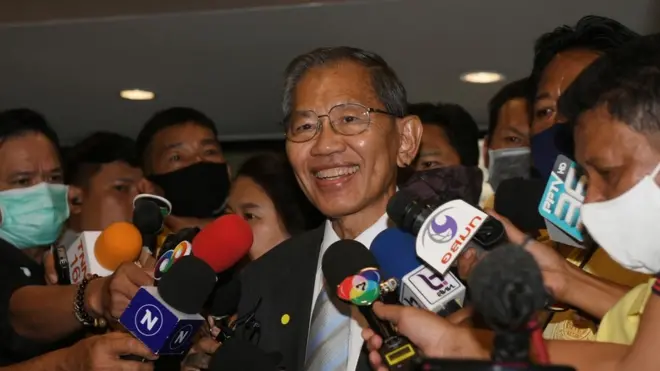 นายวิชา มหาคุณ ประธานคณะกรรมการตรวจสอบข้อเท็จจริงและข้อกฎหมาย กรณีคำสั่งไม่ฟ้องคดีอาญานายวรยุทธ อยู่วิทยา ทายาทกระทิงแดง