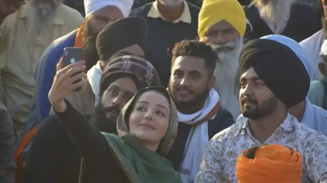 အဖေ့ အိပ်မက်တွေ အ‌ကောင်အထည်ဖို့ ကြိုးစားနေတဲ့ ဟောလိဒ်ဝုဒ်မင်းသမီး