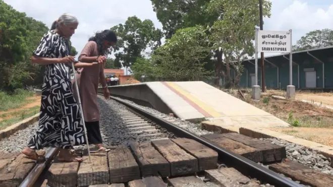 උතුරු දුම්රිය මාර්ගයයේ මහව සිට වව්නියාව දක්වා අතර පිහිටි සියලු දුම්රිය ස්ථානවල අබාධ සහිත වූවන්ට ප්‍රවේශ පහසුකම් සලසන ලෙස අනුරාධපුර මහාධිකරණ විනිසුරු ආචාර්ය නලීන් ද හේවාවසම් ප්‍රවාහන හා මහමාර්ග අමාත්‍යවරයාට එම අමාත්‍යංශයේ ලේකම්වරයාට සහ දුම්රිය සාමාන්‍යධිකාරිවරයාට අද (සැප්තැම්බර් 18 වැනිදා) නියෝග කළේය.