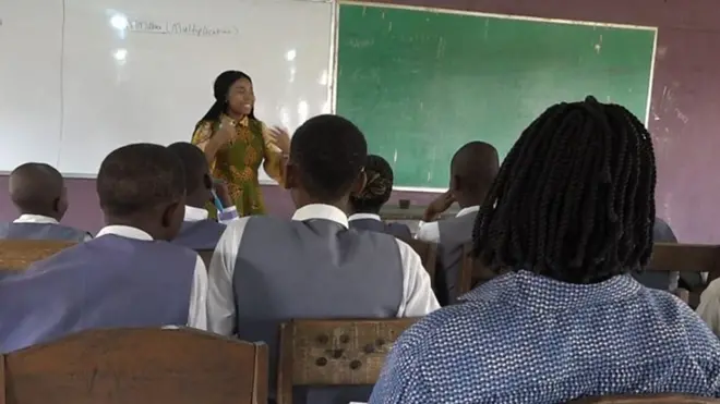 Cynthia kwuru na ya na ndị otu ya anaghị ana ụmụakwụkwọ ego tupu ha kuziere ha mgbakọ na nwepụ n'asụsụ Igbo