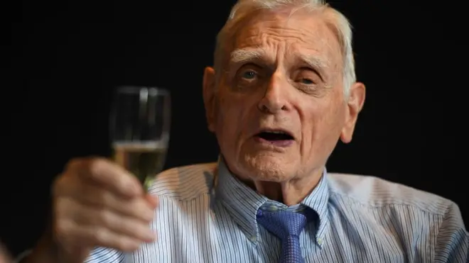 జాన్ బి.గుడ్‌ఎనఫ్