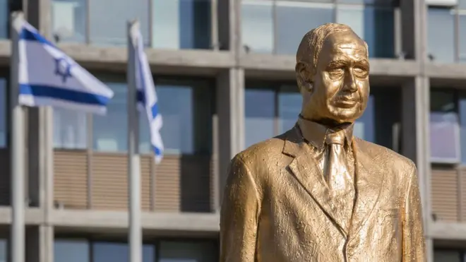 Статуя премьер-министра появилась неожиданно для жителей города