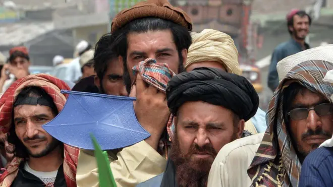 پشاور ہائی کورٹ میں 70 کے لگ بھگ ایسے افراد کی جانب سے درخواستیں دائر کی گئی ہیں جنھیں خصوصی قانون کے تحت حراستی مراکز میں رکھا گیا ہے