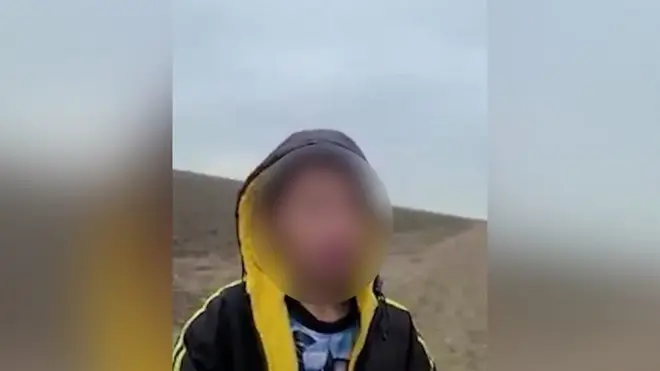"ساعدني!" طفل يبكي وحده على الحدود الأمريكية-المكسيكية