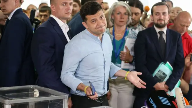 Партія Володимира Зеленсього не перемогла всього в трьох областях