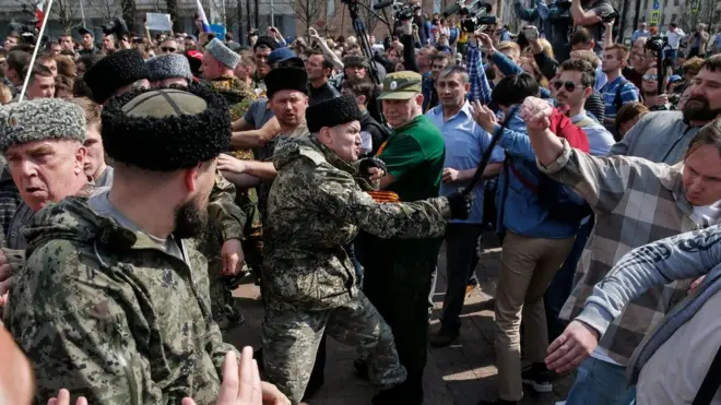 Казаки на акции "Он нам не царь" на Пушкинской площади, 5 мая