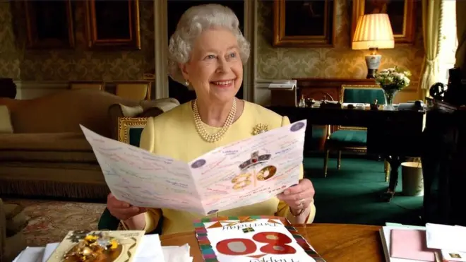 Королева Елизавета II в Букингемском дворце