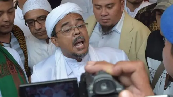 Sempat lima kali menyatakan akan pulang, berita rencana kepulangan pimpinan FPI Rizieq Shihab kembali muncul.