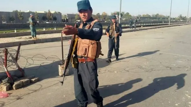 Kabil'de çifte intihar saldırısı savunma bakanlığı yakınlarında gerçekleşti.