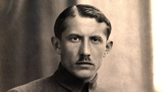 Євген Коновалець був одним з командирів Січових стрільців, а пізніше став першим керівником ОУН