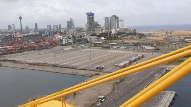 කොළඹ වරායේ කොටසක්