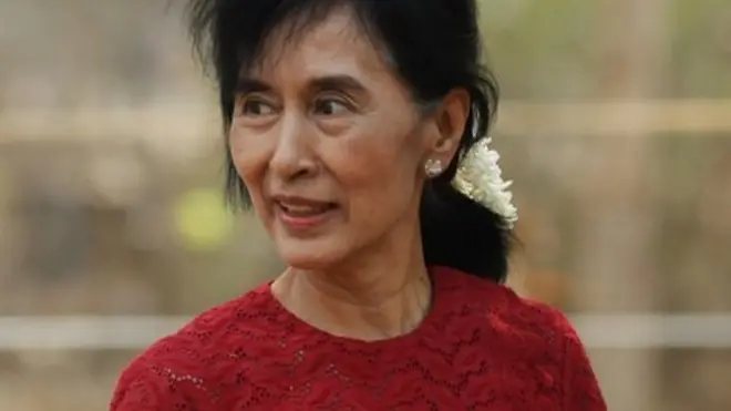 Aung San Suu Kyi carries flowers as she visits a polling station in Kawhmu township, Burma, 1 April 2012