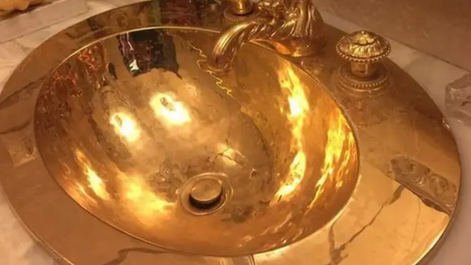 золотий умивальник