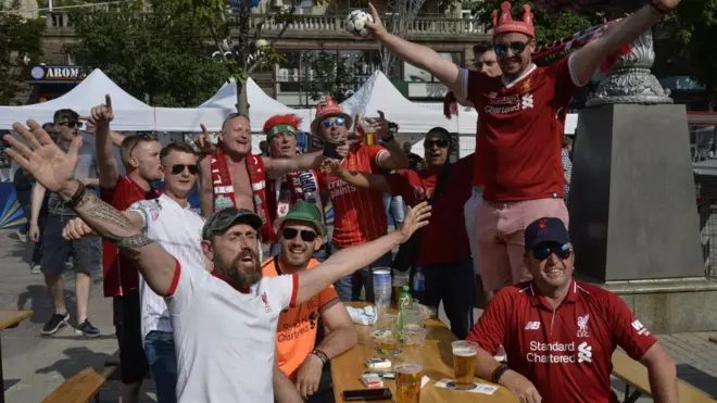 Фанати "Ліверпуля" продовжують прибувати на фінал Ліги чемпіонів у Києві