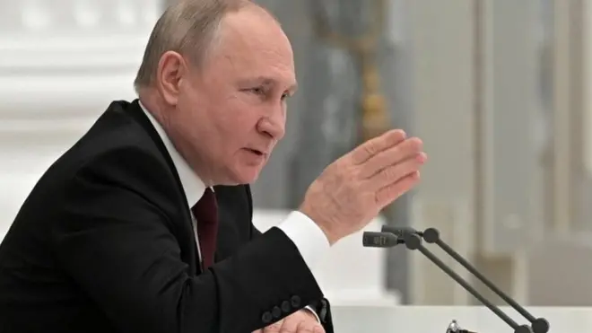 Putin firmó un decreto que permite el envío de tropas a Ucrania.